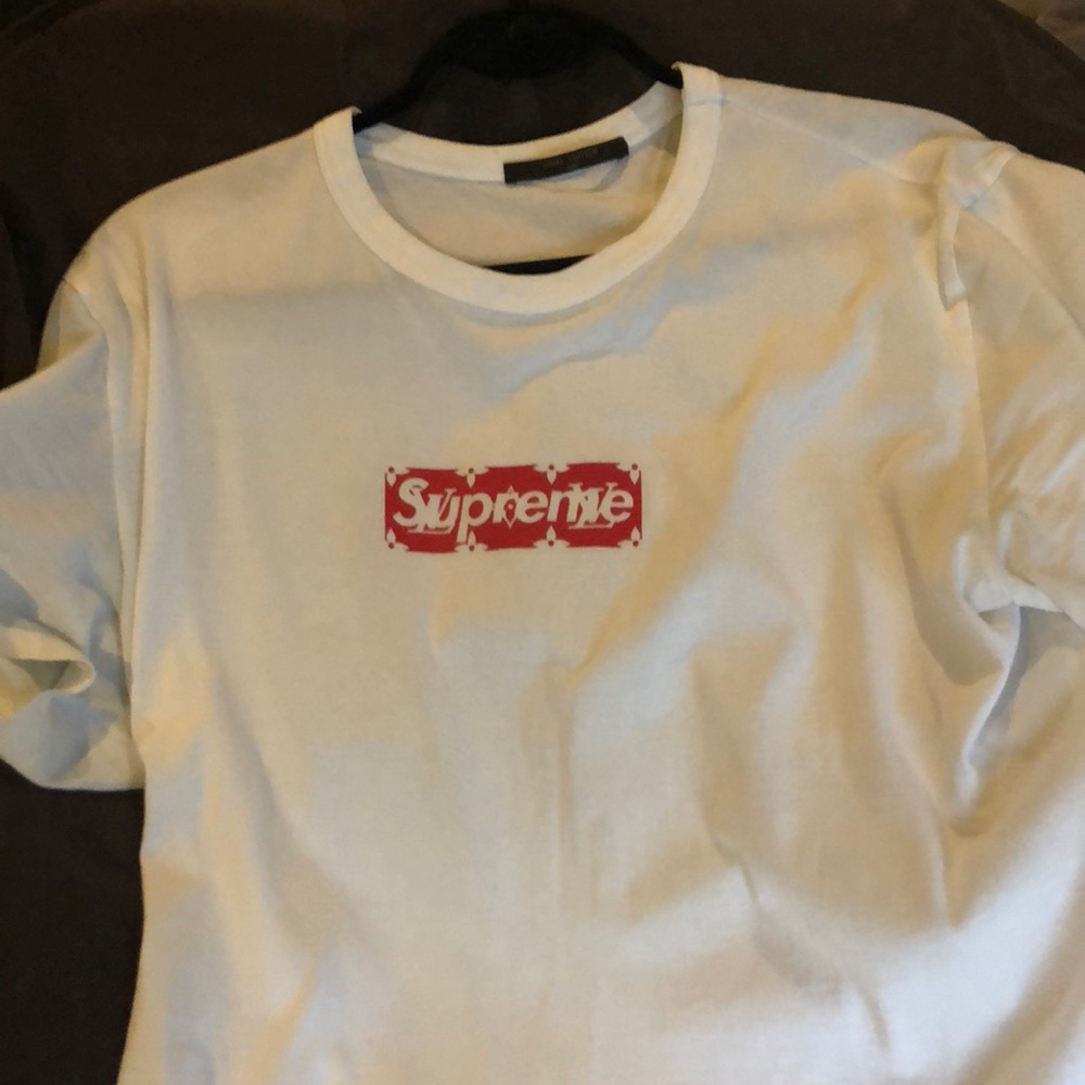 2017 Supreme x Louis Vuitton Box logo